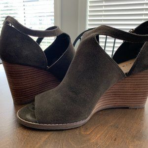 Green Lucky Brand wedge heel size 9.5